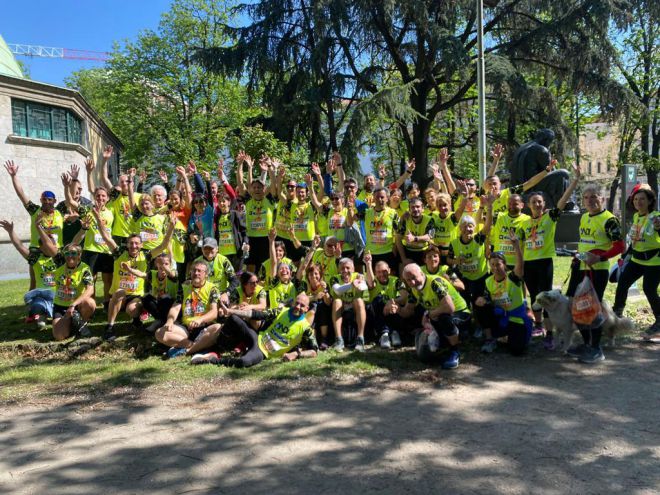 Il gruppo dei partecipanti all'edizione dell'anno scorso della Milano Marathon